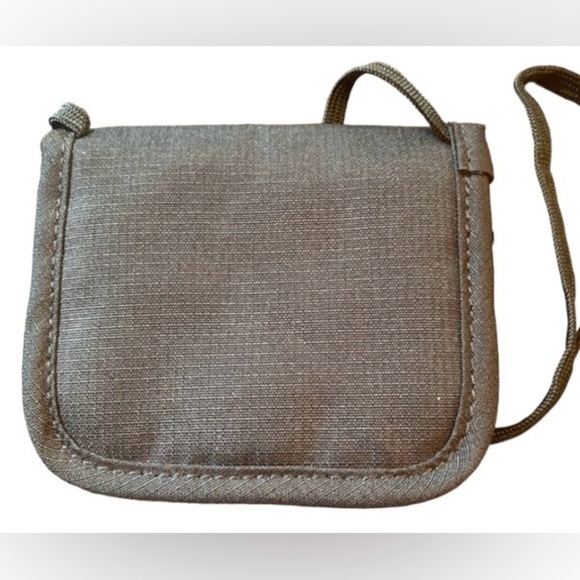 L.L. Bean Wallet - Picture 3 of 5